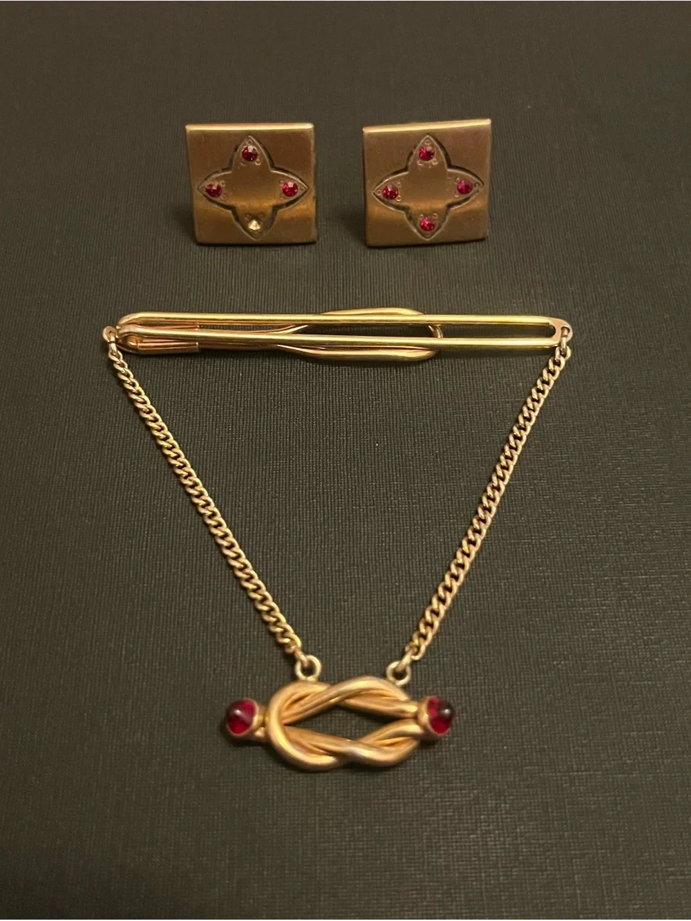 Vintage Swank gold ruby tie bar clip cuff links set